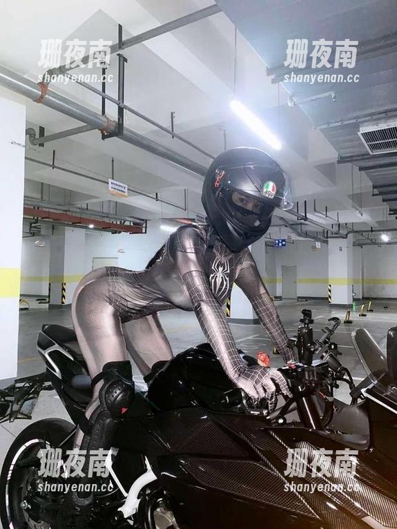 120斤的小王同学 微密圈 - 120斤的小王同学上线!全新美图更新,蕾丝包臀裙美得不要不要的