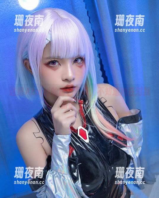 Azami 这组Azami的粉色写真,不知道她在对我暗示什么?