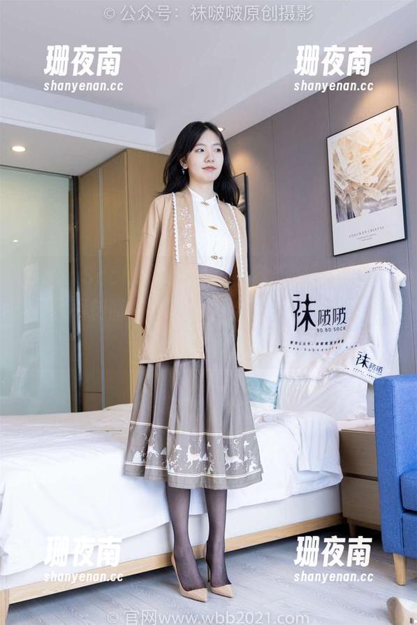 BoBoSocks袜啵啵-小甜豆 BoBoSocks袜啵啵 - 黑丝手套,真是让人目不转睛,小甜豆真会玩的,快来私藏下载吧。