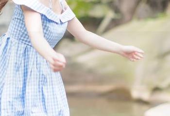 BoLoli菠萝社 – Suki朱忆音学姐各种姿态图包,每一张都想撩一撩