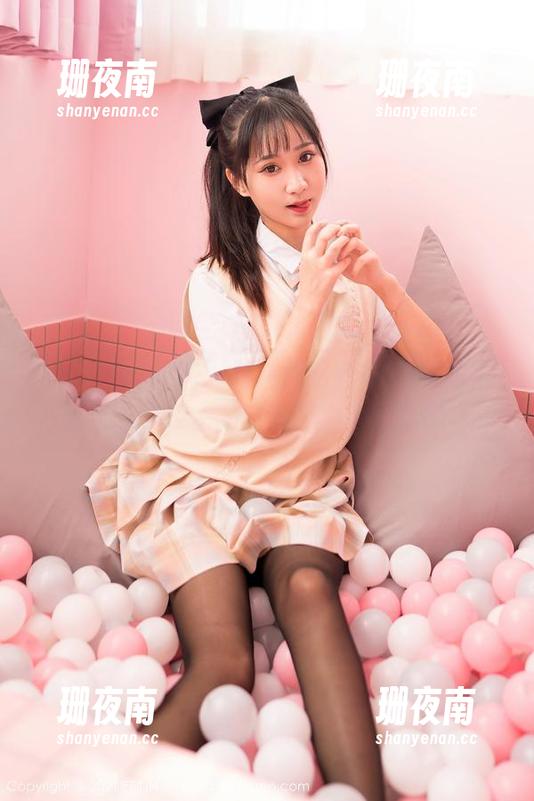 Feilin嗲囡囡-施忆佳KITTY Feilin嗲囡囡 - 精选施忆佳KITTY的御姐风,掌控全场的姿态真不是盖的。