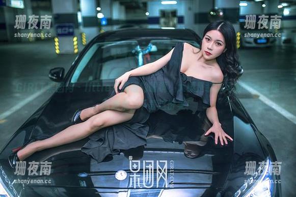 GIRLT果团网-little贝壳喵 GIRLT果团网 - little贝壳喵的眼镜,大概是装饰用的吧——原图速来,下载这份美!