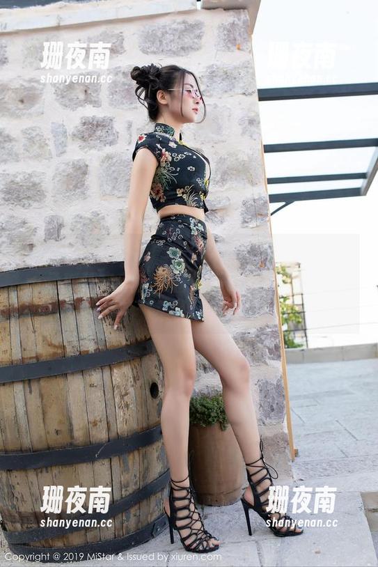 MiStar魅妍社-FoxYini孟狐狸 MiStar魅妍社 - 游泳池的日常,FoxYini孟狐狸自拍?准备好下载这一整本写真集了吗?