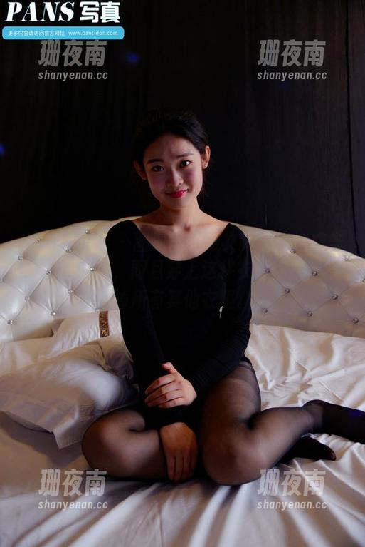 PANS摄影-雅文 PANS摄影 - 图册里的雅文睡衣:这广告植入得真巧,而且穿上这件衣服你就想省掉所有其他衣服。