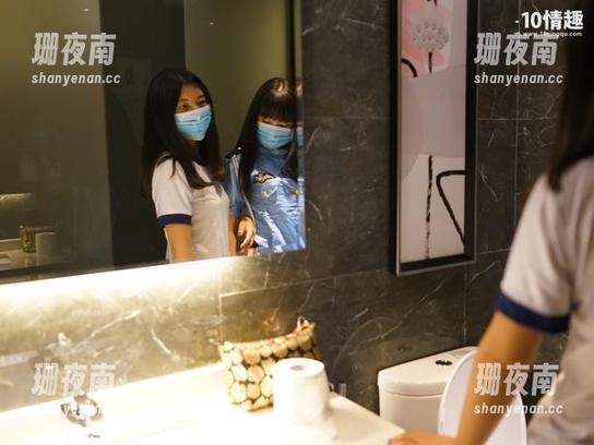 ROSI口罩 这是ROSI的黑边蕾丝,毫无防备地撩人,图包里悄悄展开了一段奇特情绪的旅程