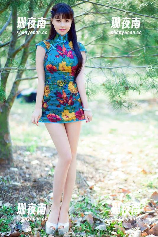 TuiGirl推女郎-王依萌 TuiGirl推女郎 - 王依萌的高跟鞋美图更新,稍微有点偏……目光总是不自觉往下移。