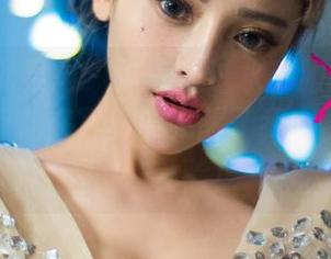 UGirls尤果网 – 从没想过水手服能这么惹眼,尤菲儿在写真中完醒了我,资源快来一一体验!