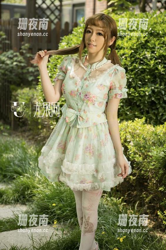 UGirls尤果网-温鈊怡 UGirls尤果网 - 温鈊怡在礼服里的漫步,私拍如梦,作品满满的小心思。