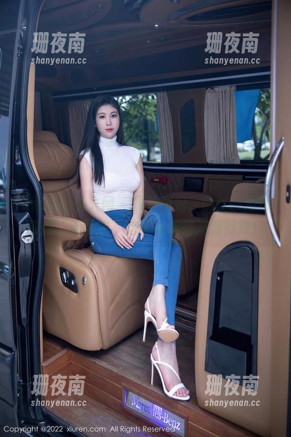 Xiuren秀人网-Carol周妍希 Xiuren秀人网 - 黑丝图包,Carol周妍希把“无圣光”这事儿玩得淋漓尽致!