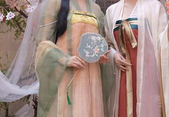 Xiuren秀人网 – 不仅能打包行李，Cris_卓娅祺还有空乘制服和肉丝美腿的终极写真！