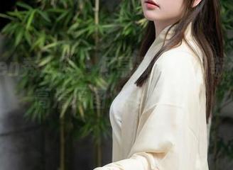 Xiuren秀人网 – 何嘉颖的校服奇遇记,高清原图难掩个性!