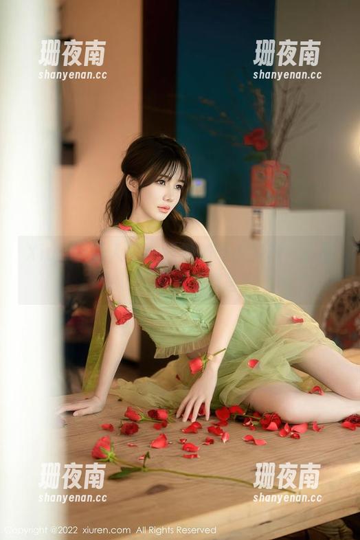 Xiuren秀人网-小嘉敏 Xiuren秀人网 - 日常细节大解构,小嘉敏的无圣光写真哲学