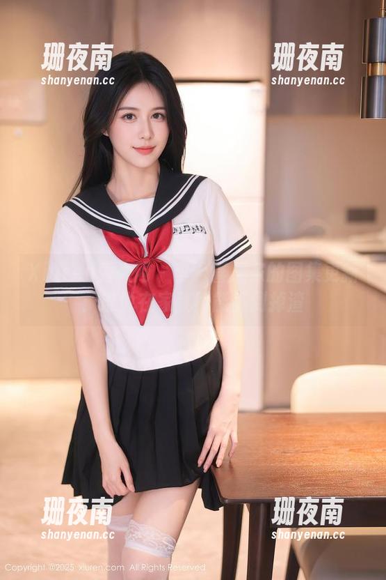 Xiuren秀人网 - 李七喜居家的图集更新：谁说在家就不能美到掉渣