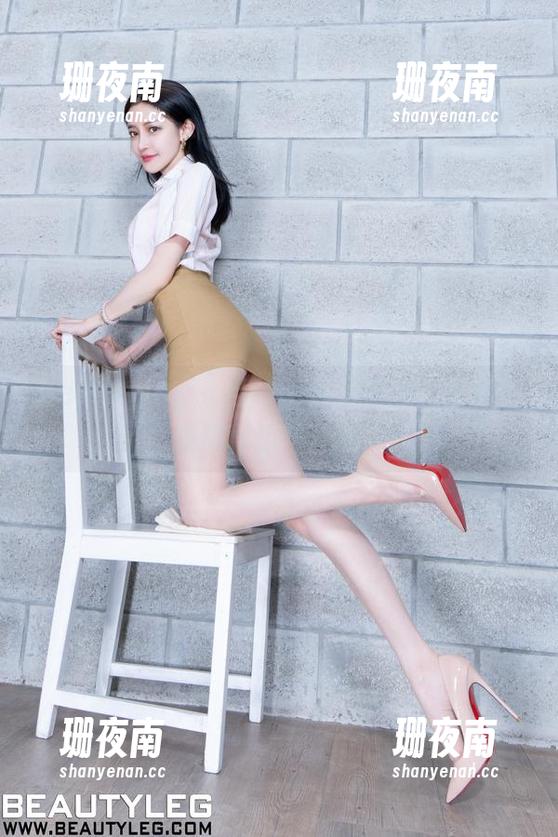 beautyleg-Mia beautyleg - 当Mia遇上黑丝,图包里的福利意外升级!
