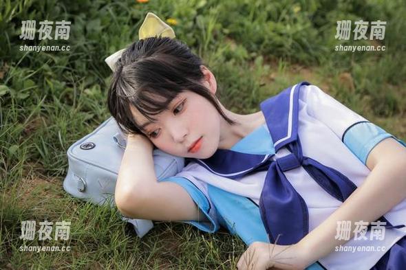 fushii_海堂 在fushii_海堂的应急礼服写真集中,每一张都是疯狂的搭配,快来分享。