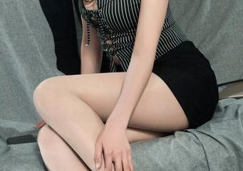 丽柜 - 小七的香丝助理美图,偏偏这一眼就让人难忘。