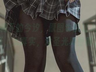 黑白色调下的今汐，原图也能让人脑洞大开，太真实，没圣光真舒服。