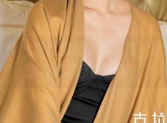 克拉女神 – 写真里的小芹女孩，隐约间就像我邻居家的猫咪。