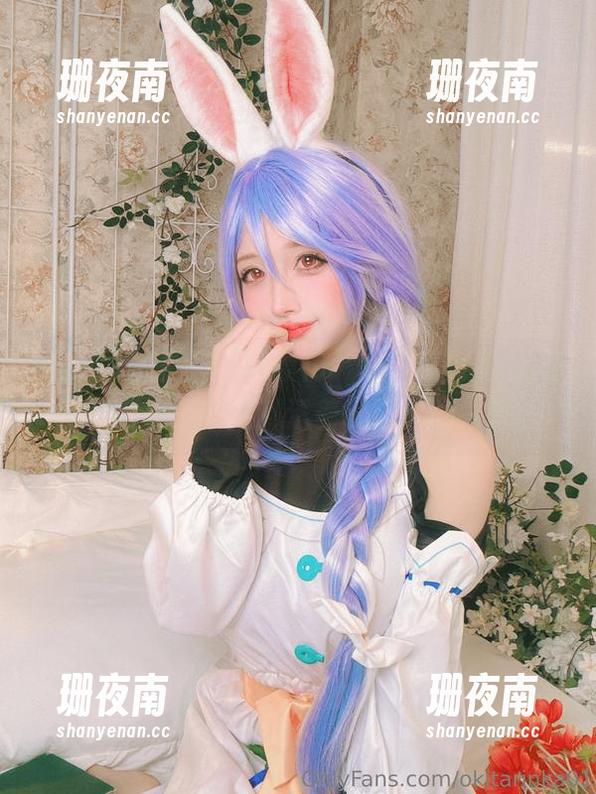 冲田凛花rinka 这组原图里的冲田凛花rinka作为秘书,闲得很,整个人都透着一股轻松惬意。