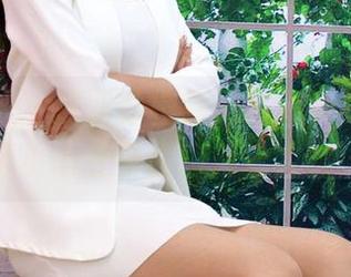 初夏女神 - 双双穿校服：高清下载，让你不小心变身校园风云人物！