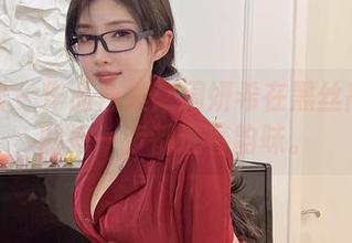 微密圈 – 作品合集：周妍希在黑丝高跟里的每一步都透着韵味。