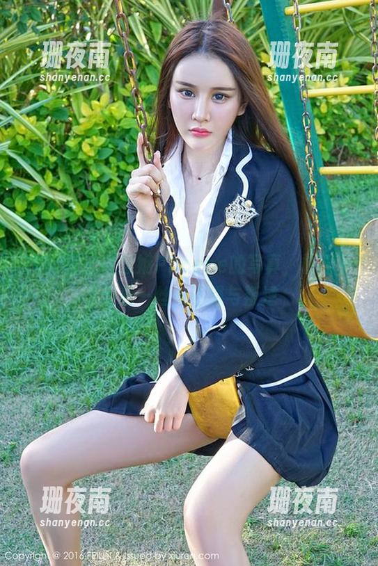 嗲囡囡 - 程慧娴Phoebe的写真，校服下透着一丝丝不羁与叛逆