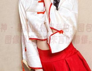 头条女神 – 易阳的礼服私拍：图包不完整，图像间或许有未言的情愫。