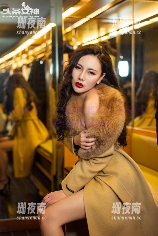 头条女神 - 又一组申美嫣写真，裤里丝穿越时空的隐秘时刻