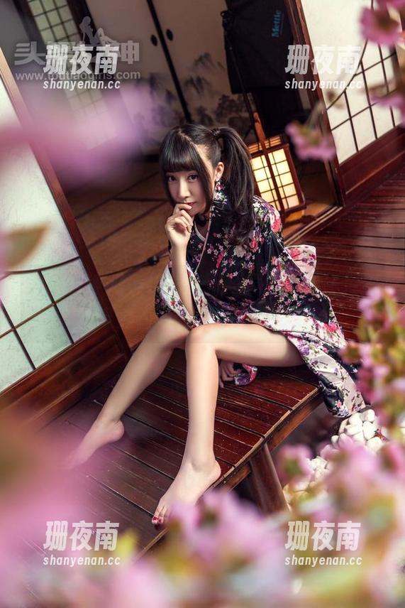 头条女神-美纳子 头条女神 - 美纳子与双马尾的真实碰撞,好像人间的无圣光幻影。