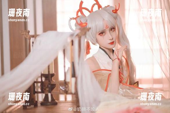 奶狮不咬人 最新图集来了,奶狮不咬人穿上制服,那气场真是不容小觑。