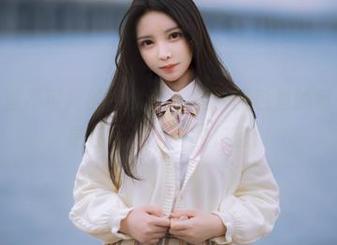 瞧，妍子坚不可摧的兔女郎造型，图包里的每一张都像是在耳边低语的秘密！