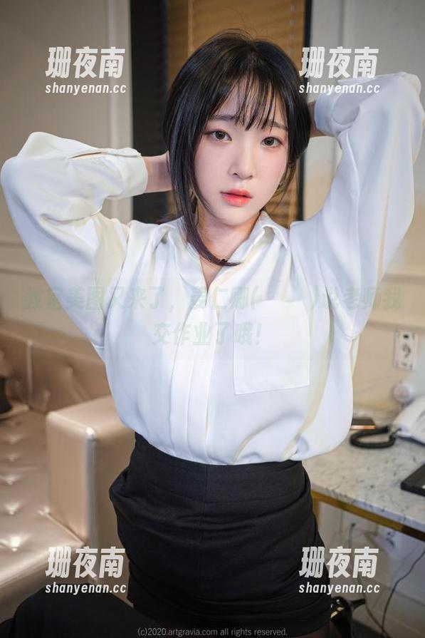 教室美图又来了，姜仁卿(강인경)说老师我交作业了哦！