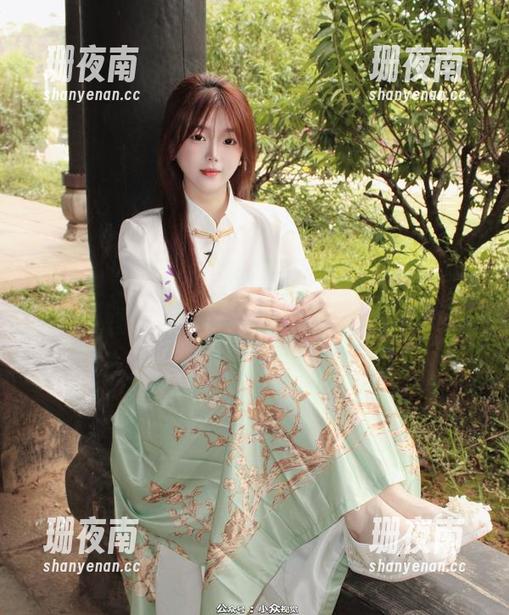 小众视觉-兰兰 小众视觉 - 白色控注意了!兰兰的免费套图来了,反正大家都哭了!