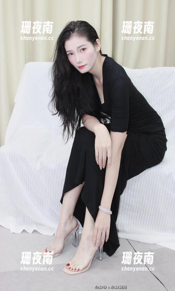 小众视觉-蓉蓉 小众视觉 - 在线蓉蓉天使合辑:我冲着这身“天使肌肉”,也能跟你聊个天!