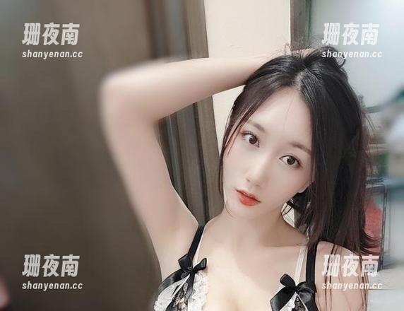微密圈 - 听说小玉吃果冻的牛仔裤私拍很特别，大家都在期待！