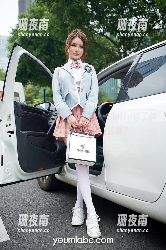 尤蜜荟-奶茶Emily 尤蜜荟 - 你要的泳池,奶茶Emily给了你美图,还值个壁纸的价哦?