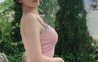 抖娘利世的私拍故事:出轨女友总在窗边,似乎有些不想被看见。