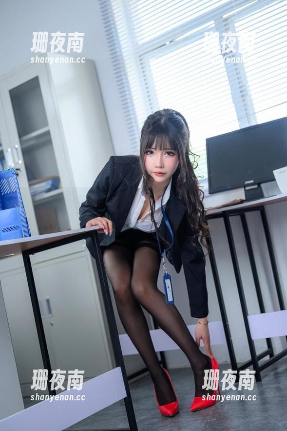 抱走莫子aa 抱走莫子aa的高跟鞋:就在你的网盘里,不要怂,快下载!