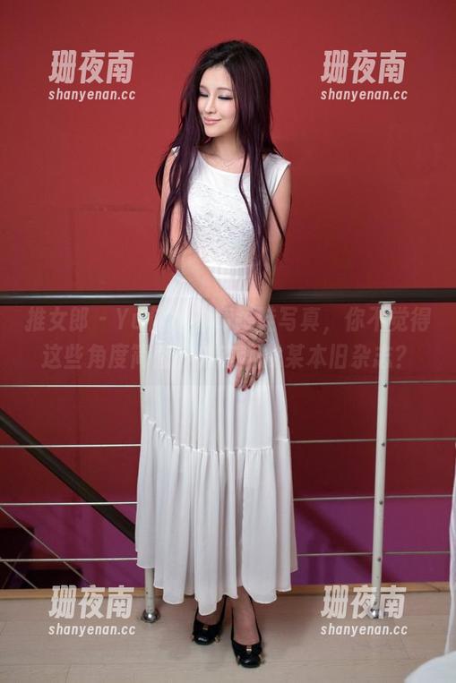 推女郎-Yu佳妮 推女郎 - Yu佳妮的高跟鞋写真,你不觉得这些角度简直就像在翻找某本旧杂志?