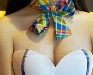 推女郎 – 摄影师快来，何奕恋的套装和高清原图已经冲击了我的审美底线！