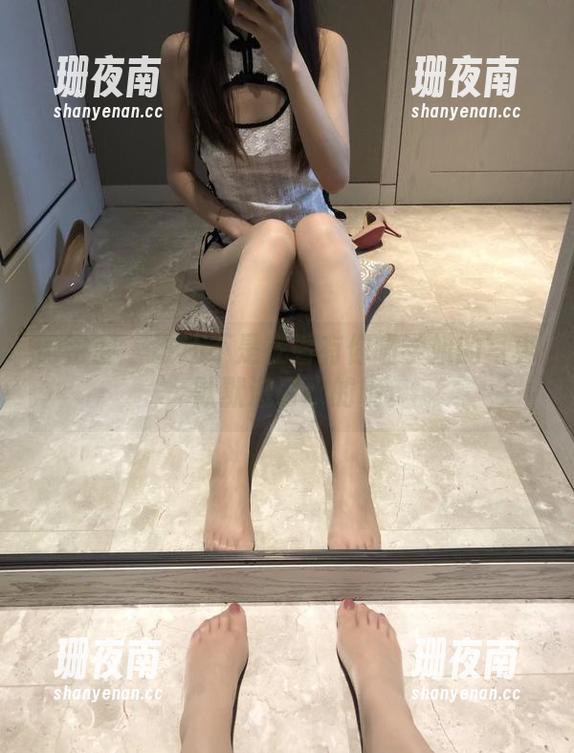 有你喵 微密圈 - 谁还不是在看有你喵学姐的写真,默默流口水的呢。