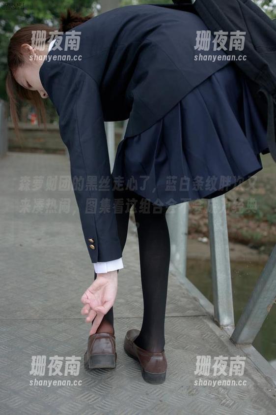 森萝财团 森萝财团的黑丝走心了,蓝白条纹胖次又来凑热闹,图集看这组合会不会成为经典?