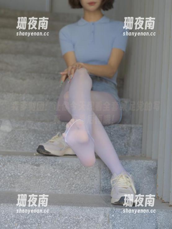 森萝财团 森萝财团:让你今天想看全套果足党的写真,不看后悔哦!