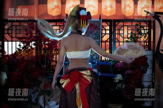 洛璃LoLiSAMA 洛璃LoLiSAMA的原图很绝,棉袜样式复杂,但好读图!