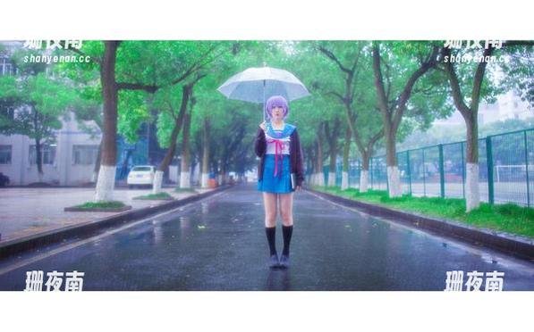 浅野菌子 透过泡沫,寻找浅野菌子最新浴缸图集里的时光与暧昧?