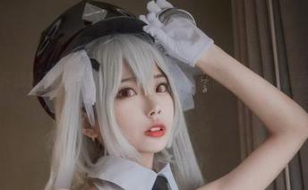 在清颜真德秀的连衣裙图册里，仿佛她在跟我说话，但我却无言以对。