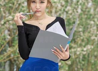 爱丝 - 小茹的最新作品，礼服的色彩都快让我怀疑人生，这搭配不简单呀。