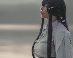 写真控看这里!下载“爱老师_PhD”最新推出的泳装舞娘系列。