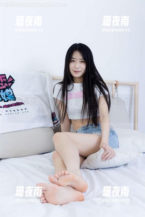 物恋传媒-小茶 物恋传媒 - 小茶私拍里,图集交错着花的记忆,花开花落如影随形