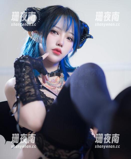 狐洛洛子 定制自拍,狐洛洛子带你体验不同的角度,你愿意试试吗?